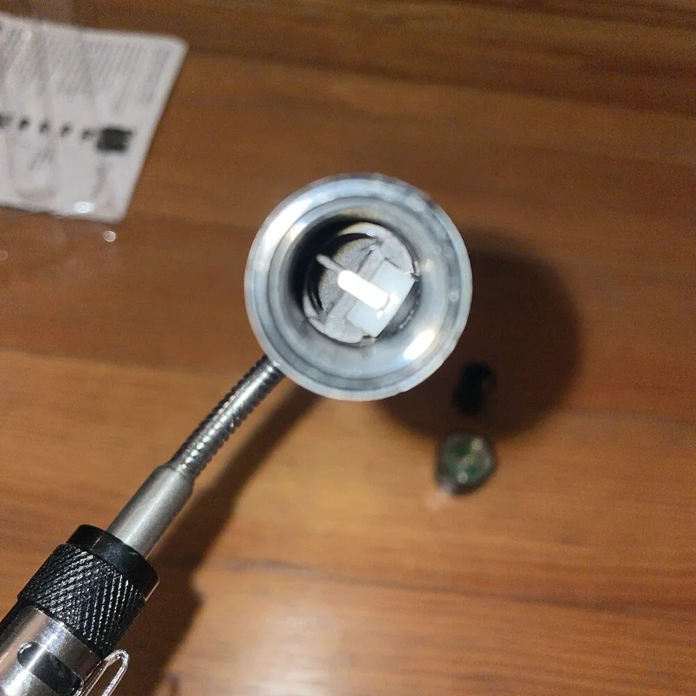 Bell and Howell Telescopic Light As Seen On TV Extends To 22” Magnetic - Picture 5 of 12